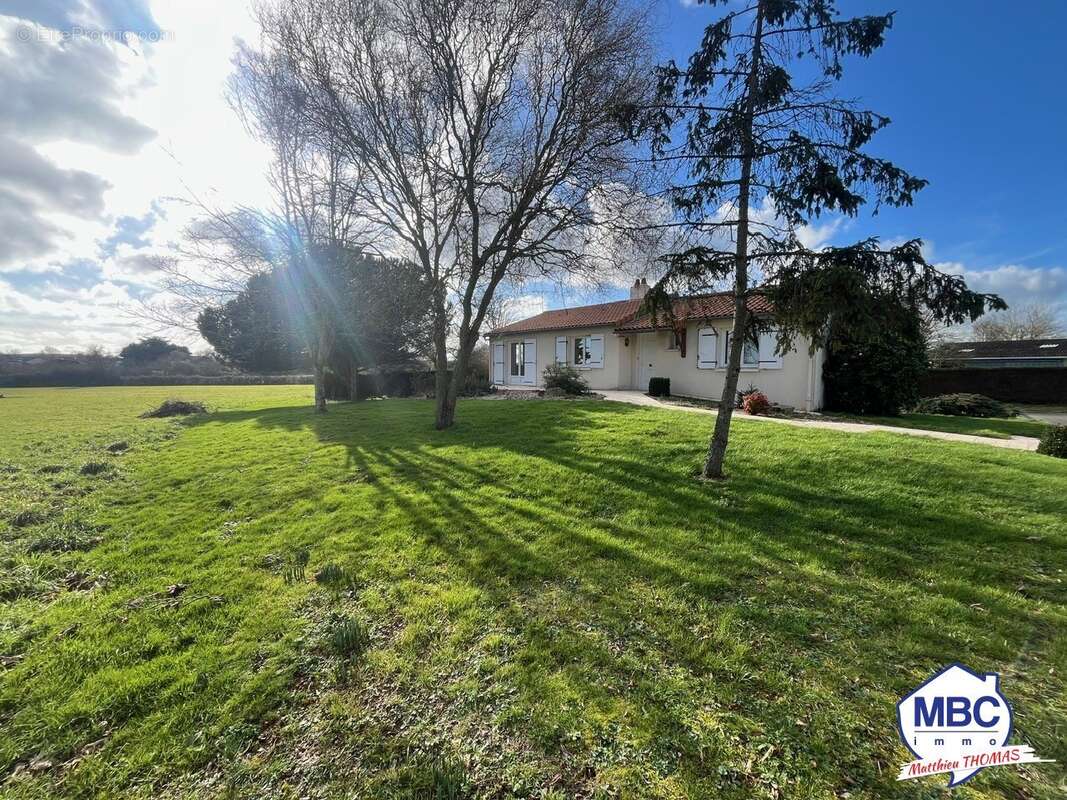Maison à SAINT-CHRISTOPHE-DU-BOIS