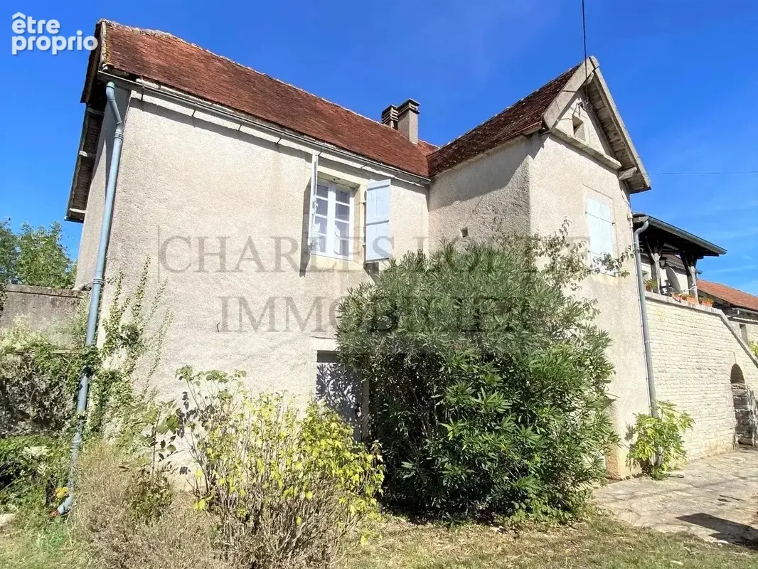 Ancien corps de ferme avec nombreux bâtiments sur 2 ha de terrain, avec belles vues sur la campagne environnan - photo 20