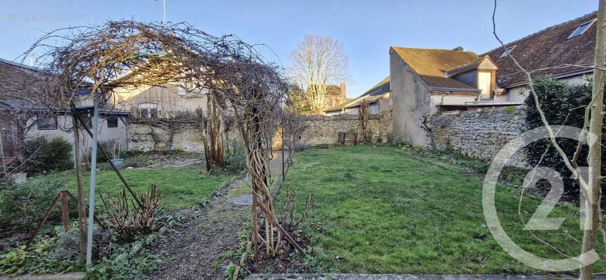 Maison à CLOYES-SUR-LE-LOIR