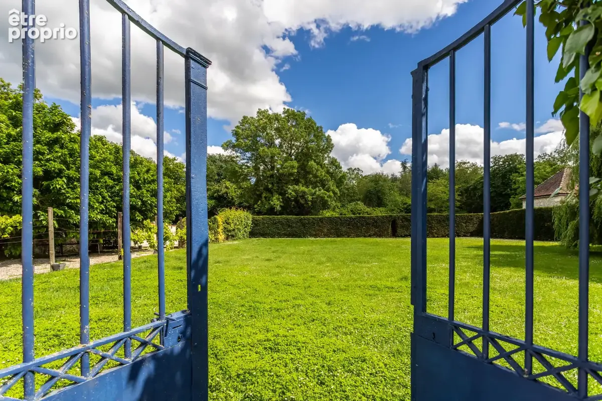 Château avec annexes, piscine, court de tennis et garages - photo 14