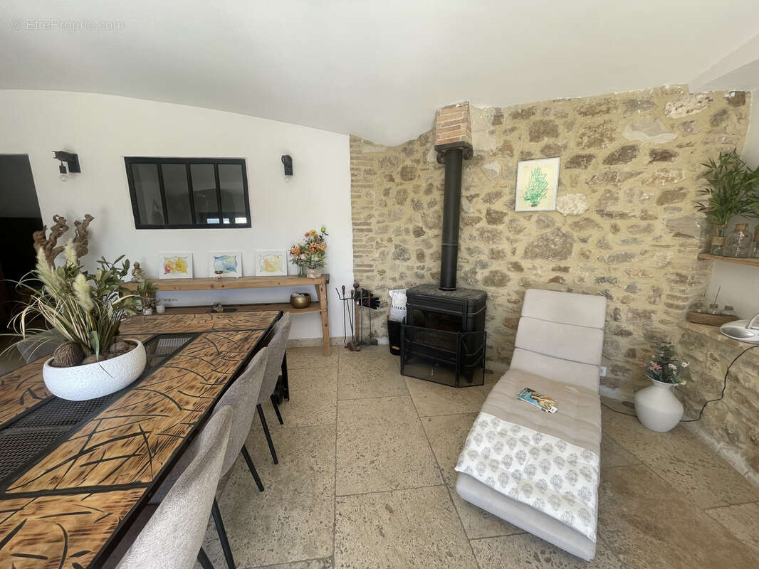Maison à SAINTE-CECILE-LES-VIGNES