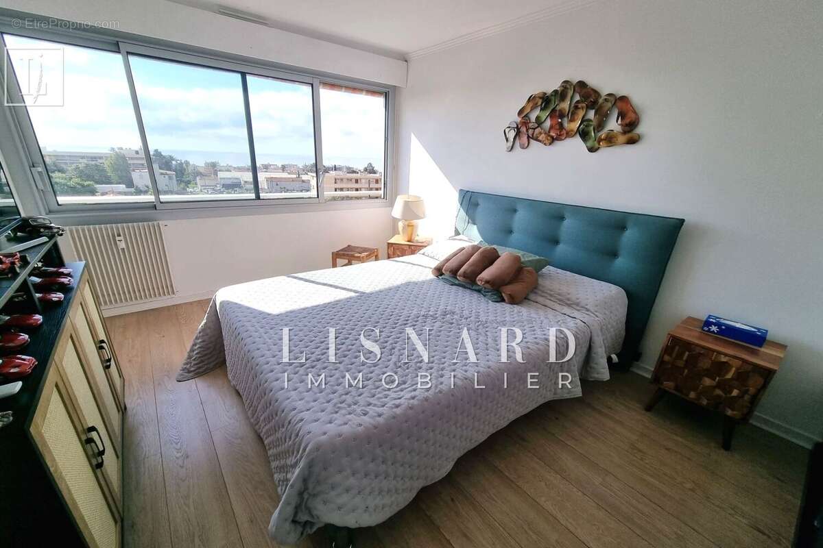 Appartement à VALLAURIS