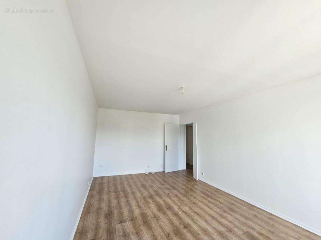 Appartement à LES PAVILLONS-SOUS-BOIS