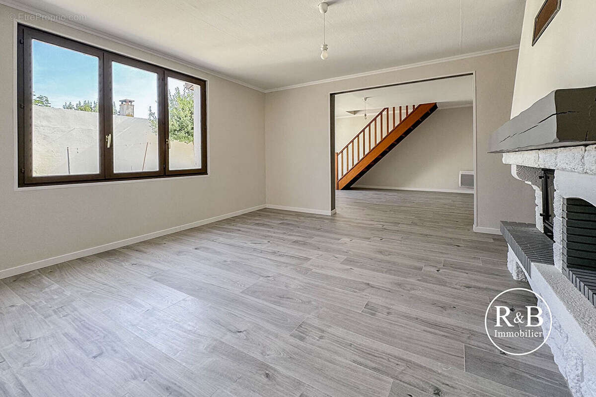 Maison à LES CLAYES-SOUS-BOIS