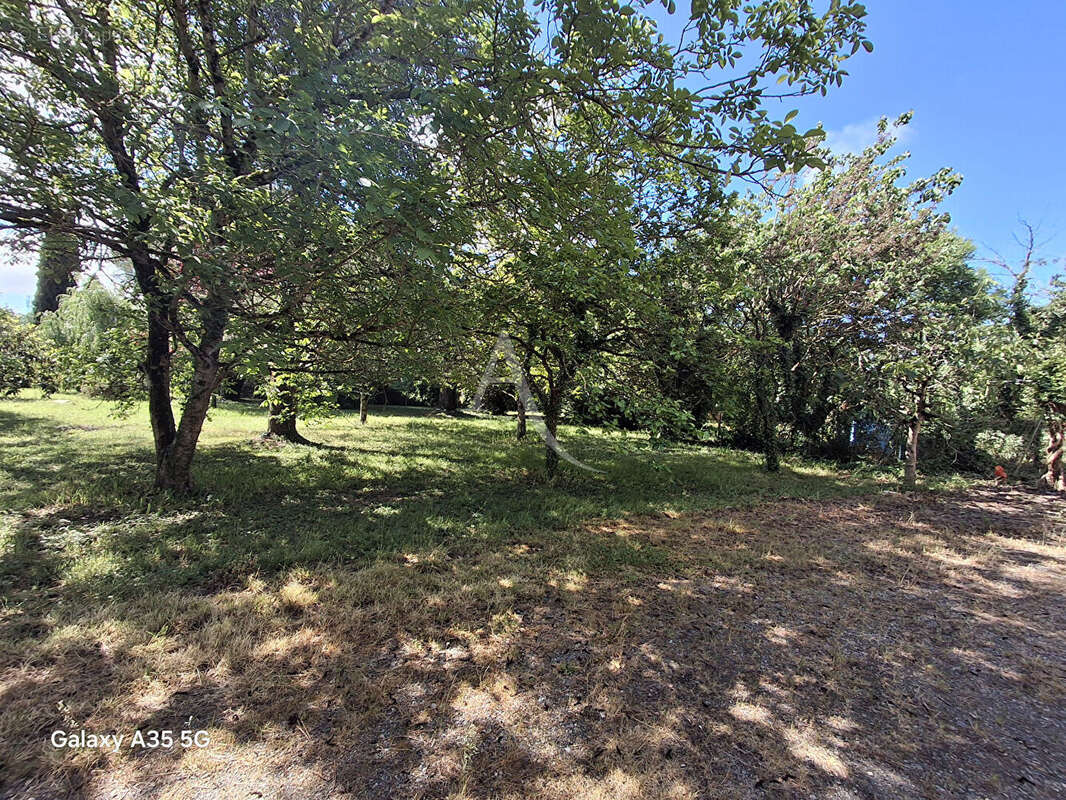 Maison L Isle Jourdain sur presque 3590 m² de terrain - photo 2