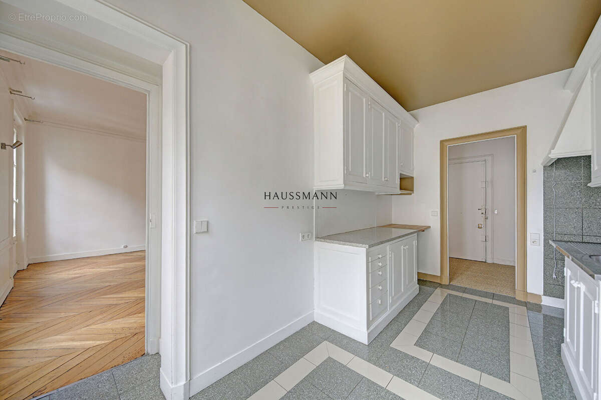 Appartement à PARIS-8E