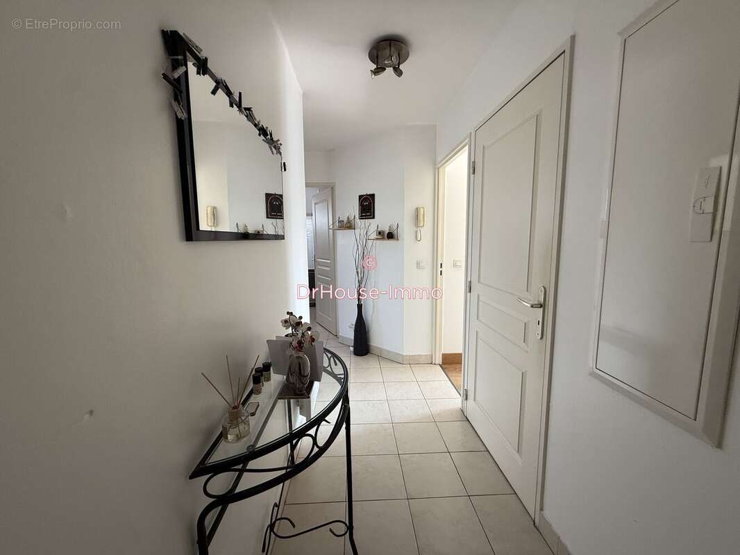 Appartement à VAUJOURS
