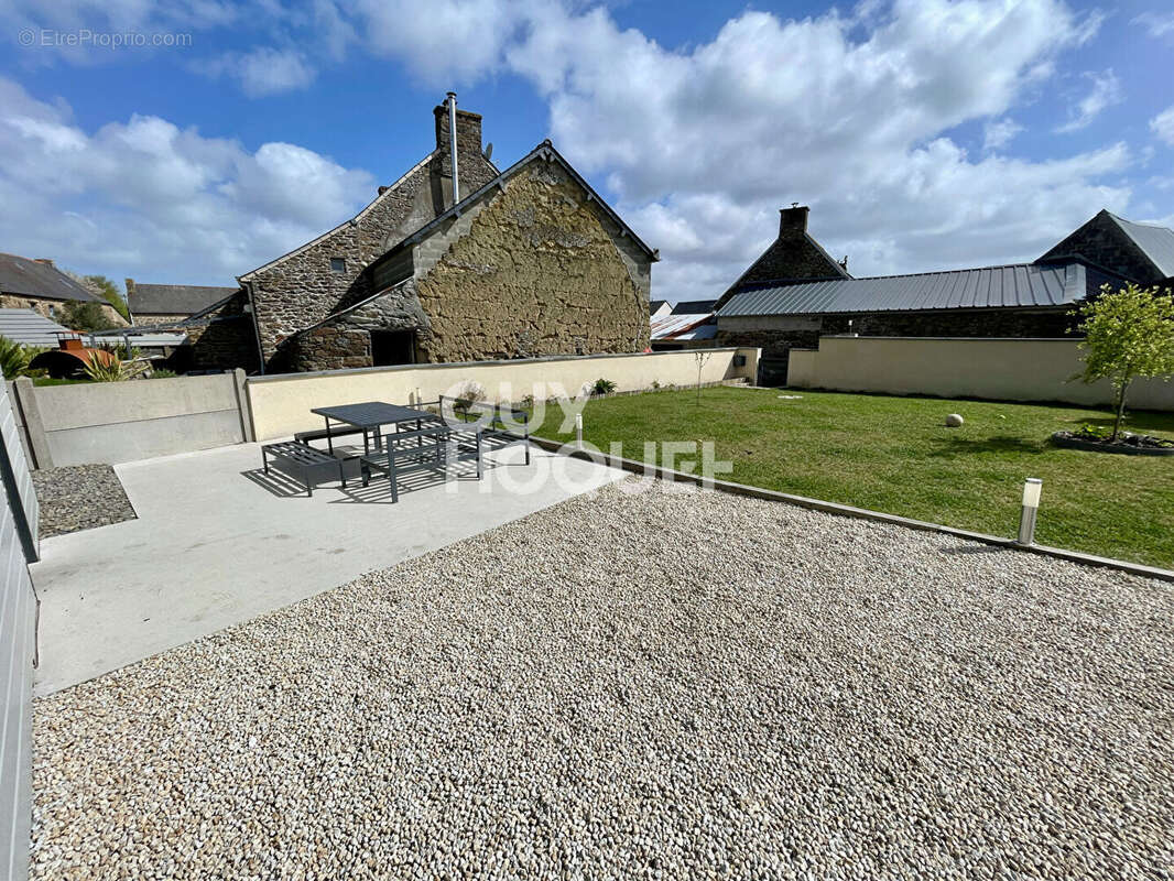 Maison à SAINT-GUINOUX