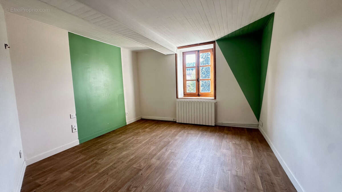 Maison à EYZIN-PINET