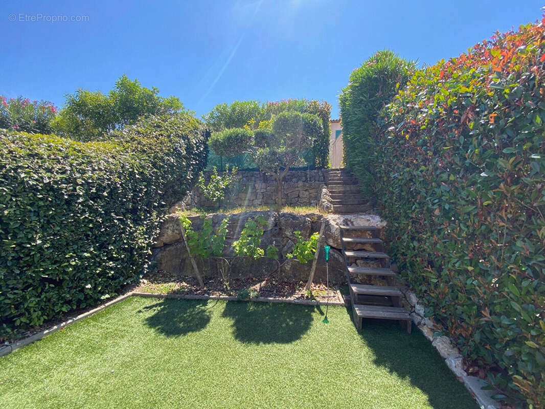 Maison à ROQUEBRUNE-SUR-ARGENS