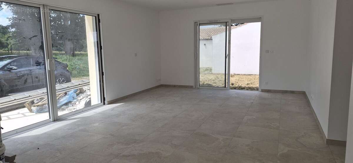 Maison 85 m² à Varzay  - photo 3