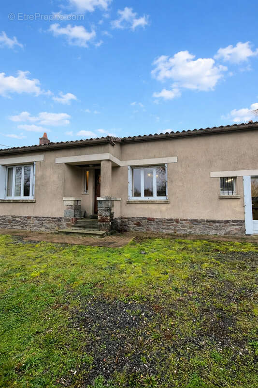 Maison à SAINT-PIERRE-DU-CHEMIN