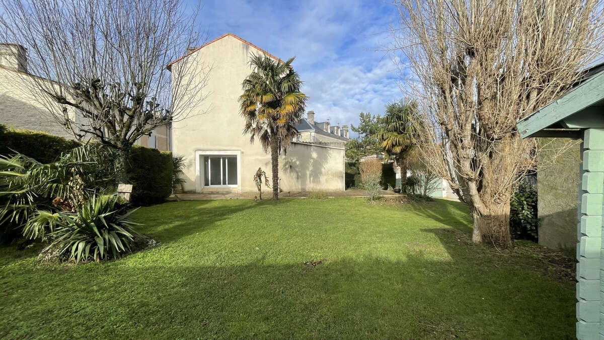 Maison à FRONTENAY-ROHAN-ROHAN