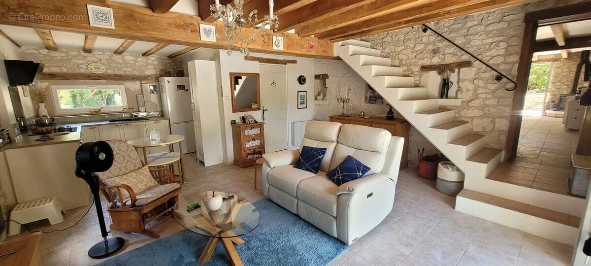 Propriété isolée avec 2 gîtes et piscine sur plus de 4 hectares - photo 4