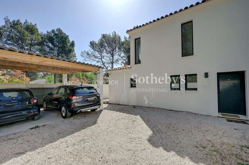Maison à VENTABREN