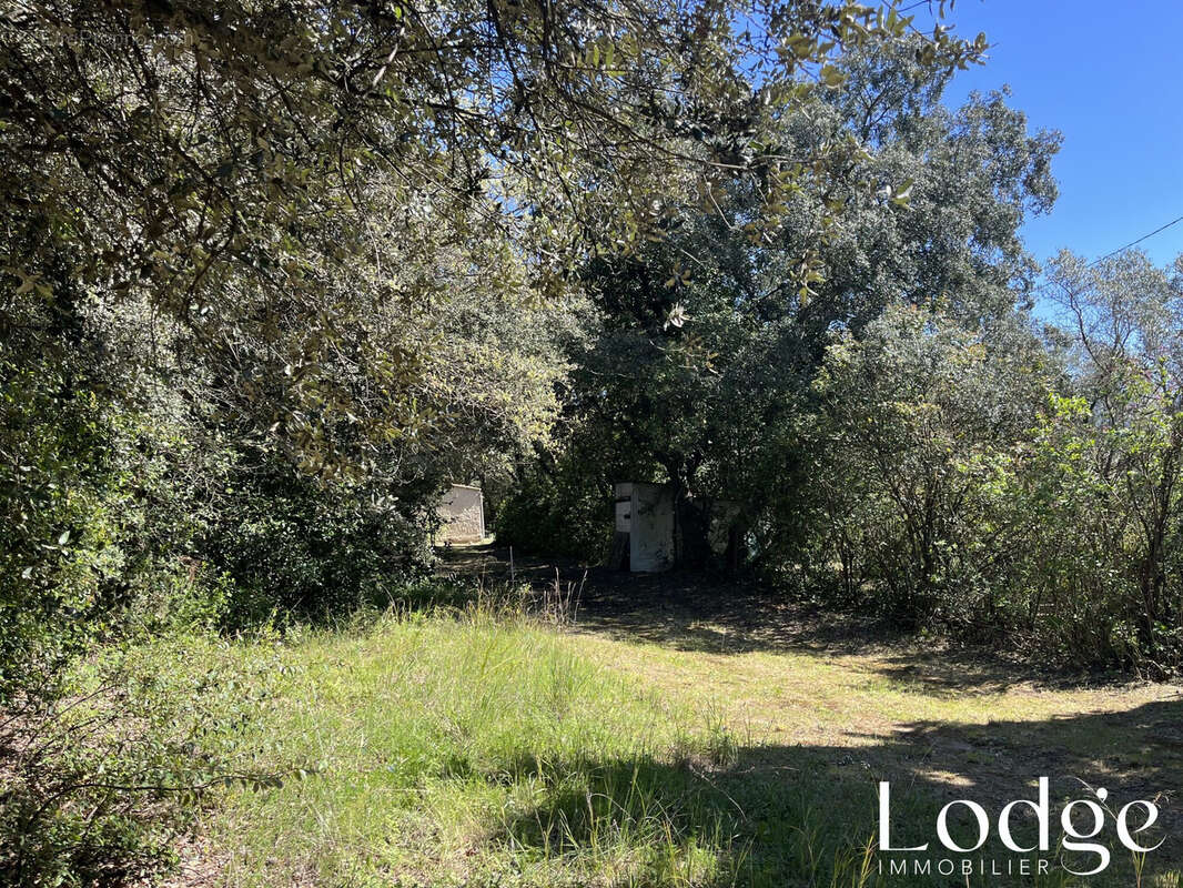 Terrain à POURRIERES