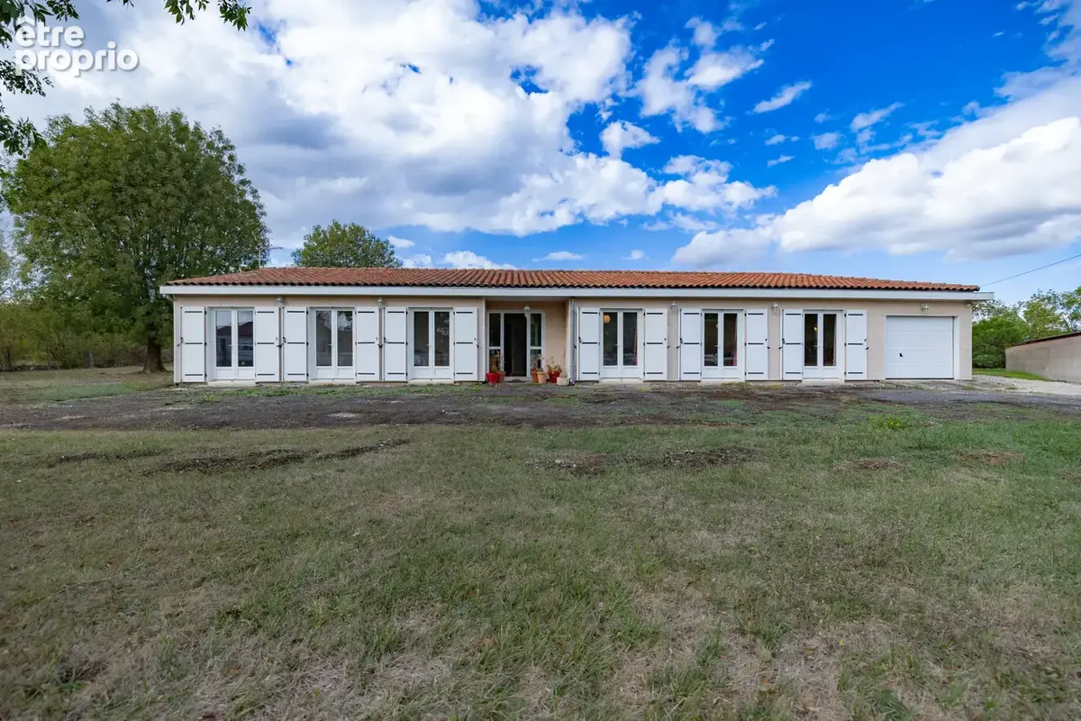 Maison de plain-pied, 5 chambres à Nercillac ( à 6mn de Cognac ), 192 m2, DPE A, terrain 2 580 m2 - photo 2