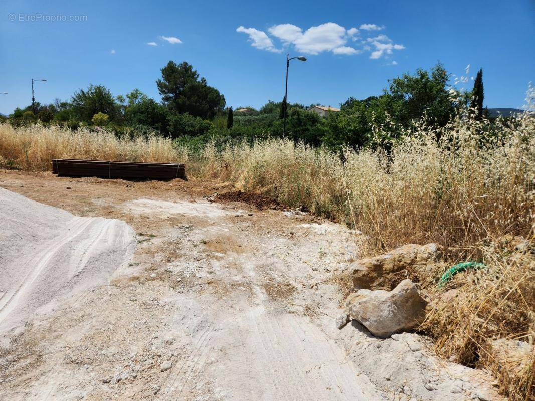 Terrain à SAINT-MAXIMIN-LA-SAINTE-BAUME