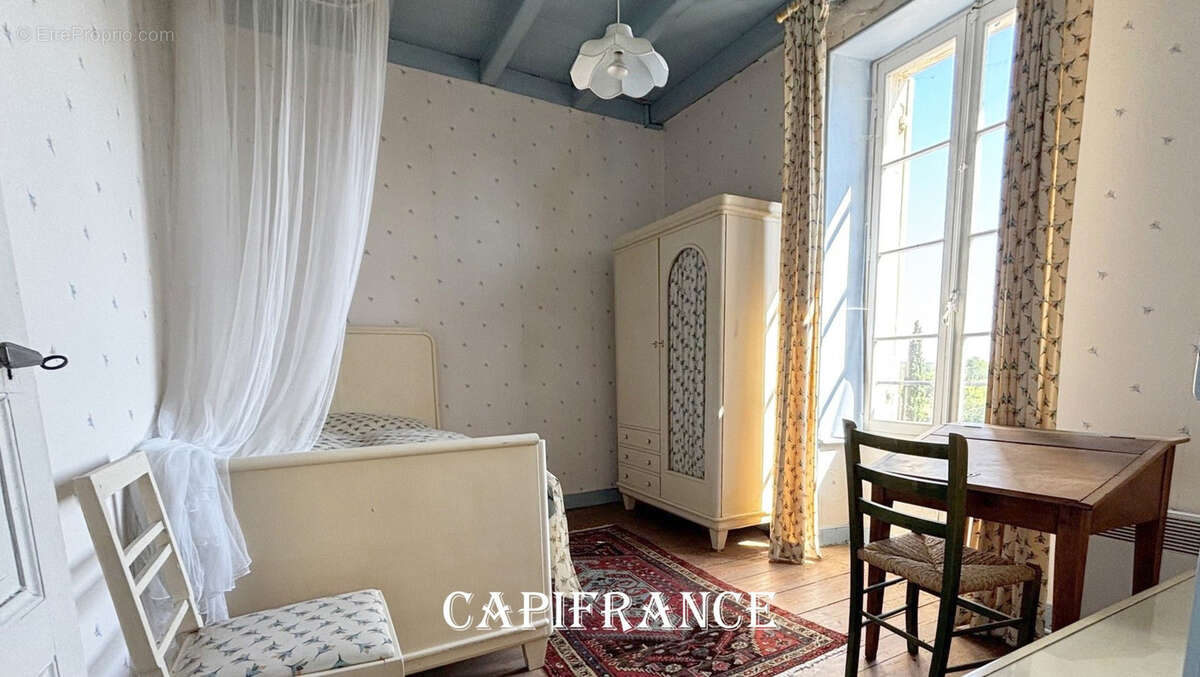Maison bourgeoise avec charme et cachet - 5 pièces - 135 m² -  PORT D'ENVAUX (17) - 365.800 € - photo 10