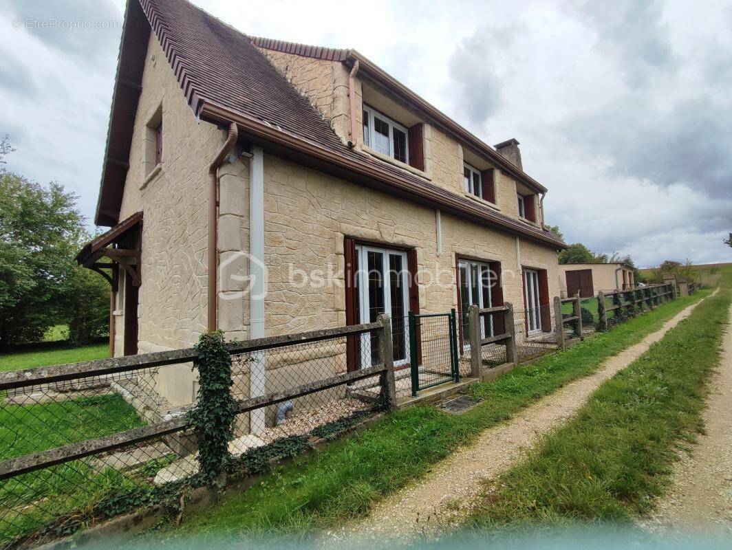 Maison à CHAMPLOST