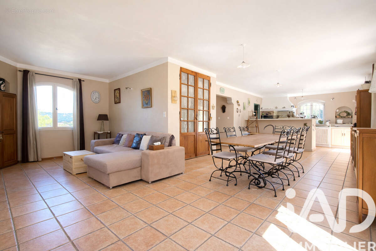 Photo 3 - Maison à PEYROLLES-EN-PROVENCE