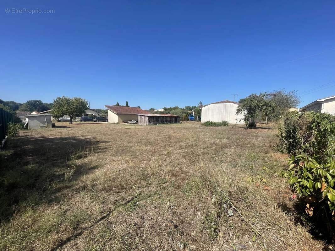 MARTILLAC  terrain a batir de 1061m² - photo 2