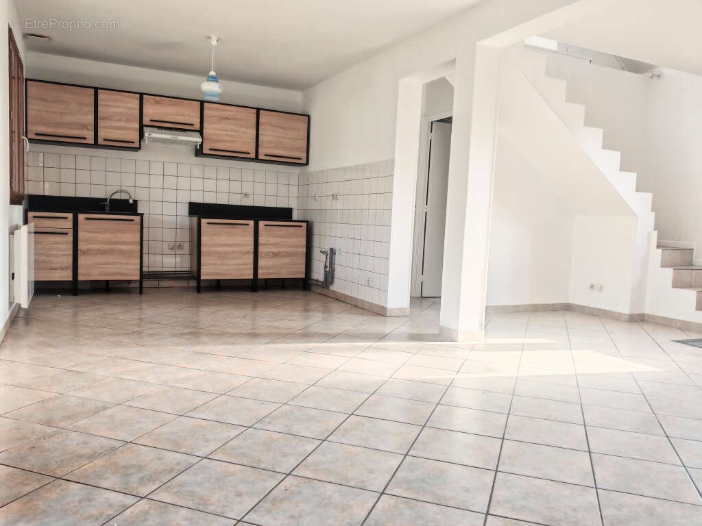 Ensemble immobilier composé de 2 logements (135 et 57 m² )  6 ch. terrain de 4480m² clos - photo 9