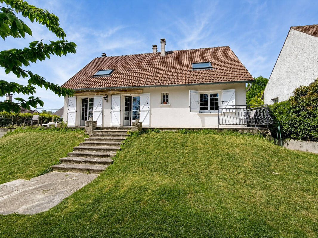 Maison à LIVRY-SUR-SEINE