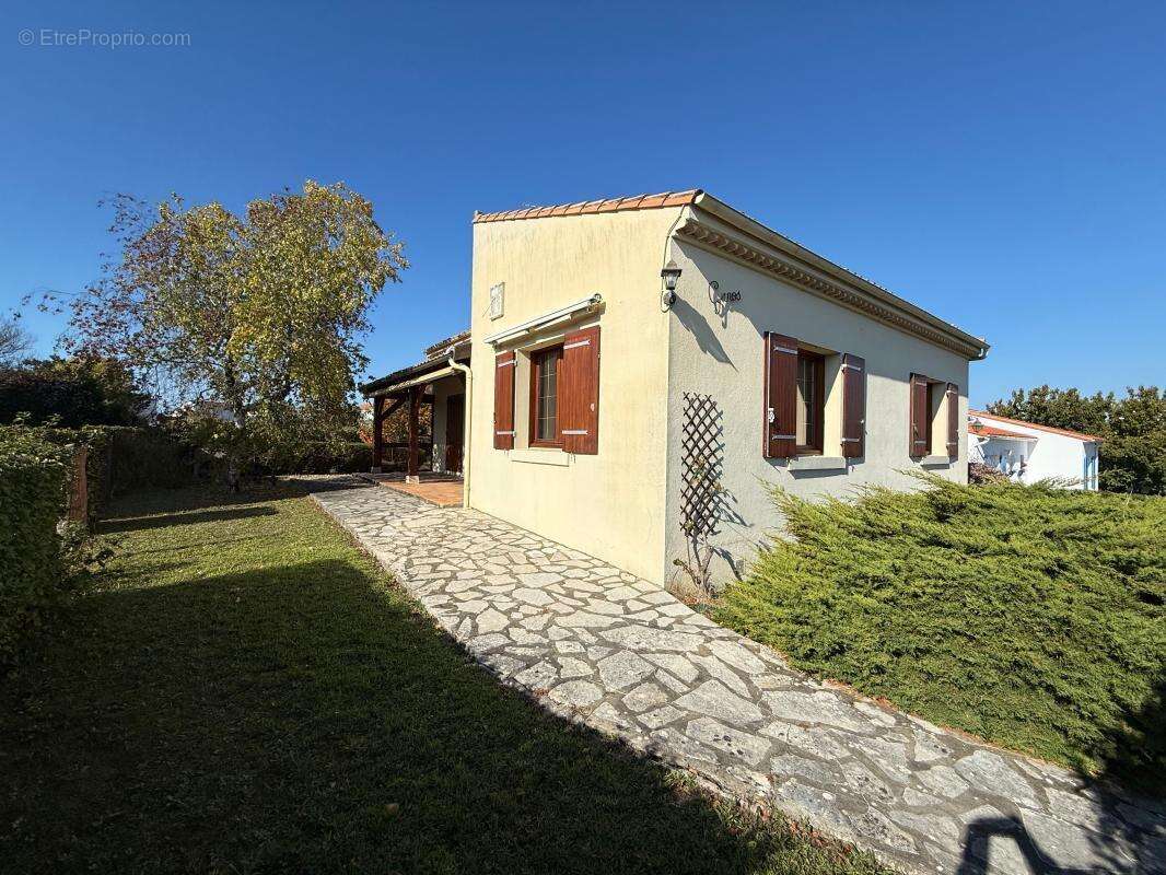 Maison à VAUX-SUR-MER