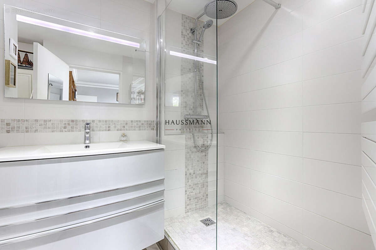 Appartement à LEVALLOIS-PERRET