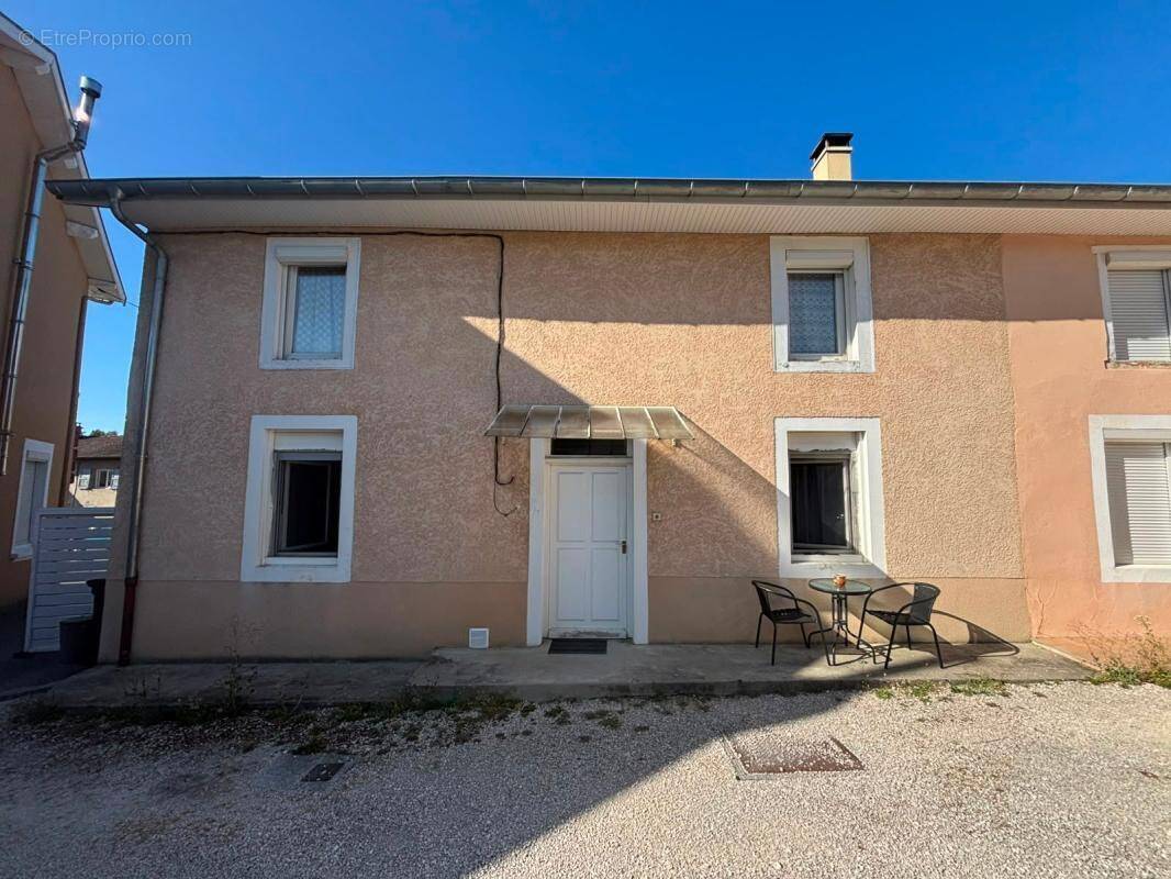 Appartement à SAINT-VICTOR-DE-CESSIEU