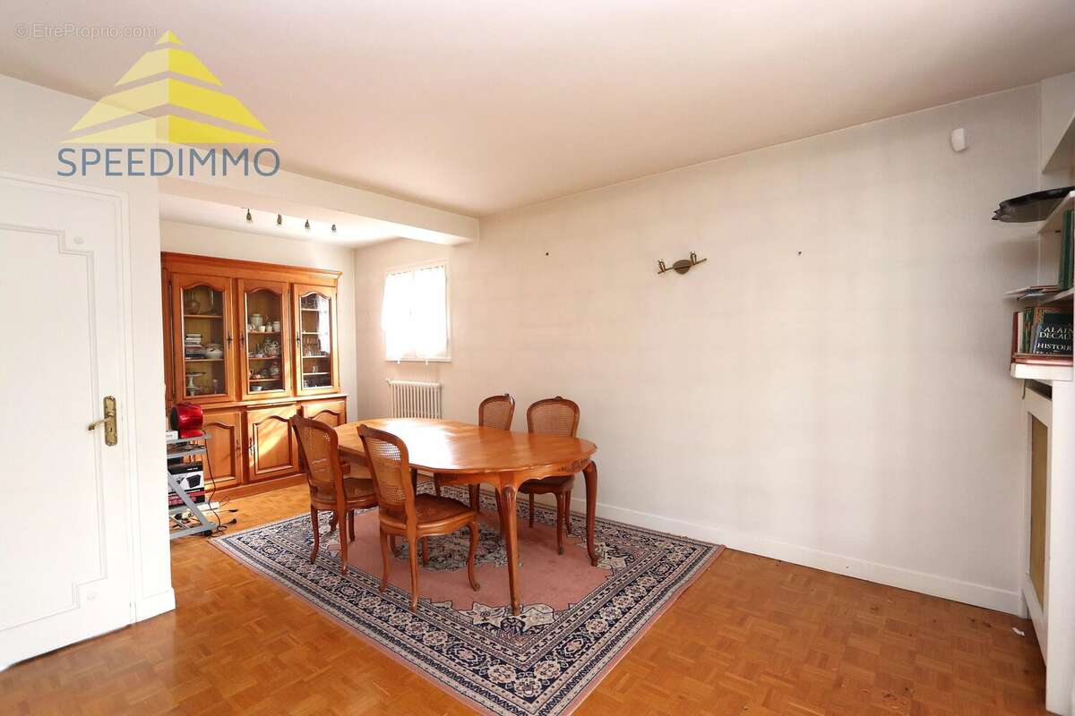 Maison à MANDRES-LES-ROSES