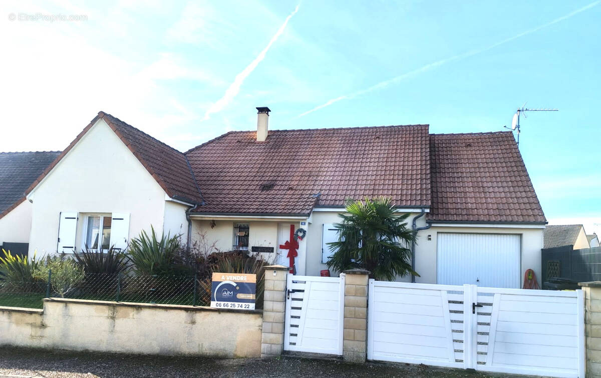 Maison à SAINT-DENIS-LES-PONTS