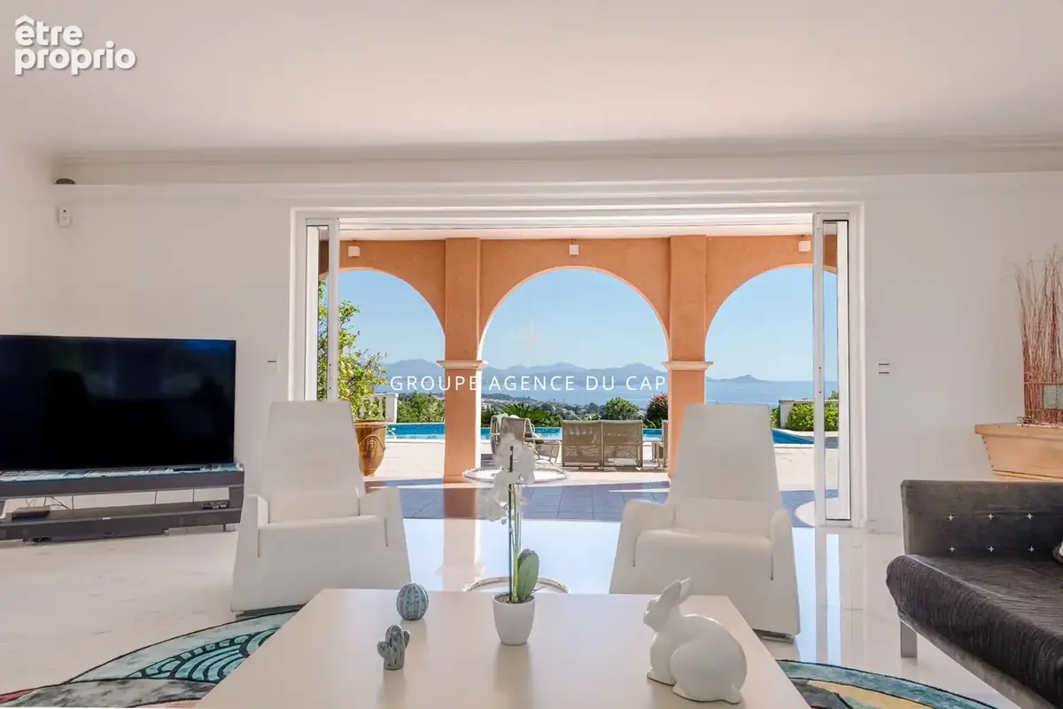 A vendre villa vue mer panoramique de 220m2 aux issambres  avec garage et piscine - photo 9