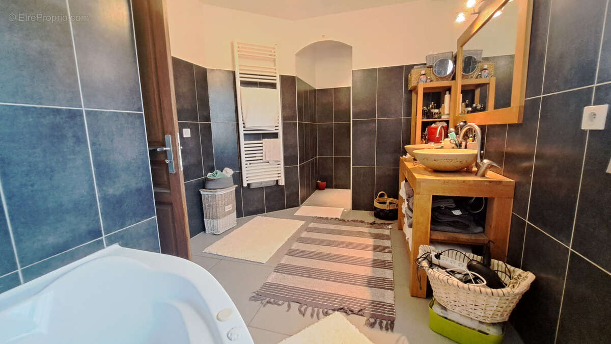 Très belle villa, 240m2 de plain pied au calme. - photo 11