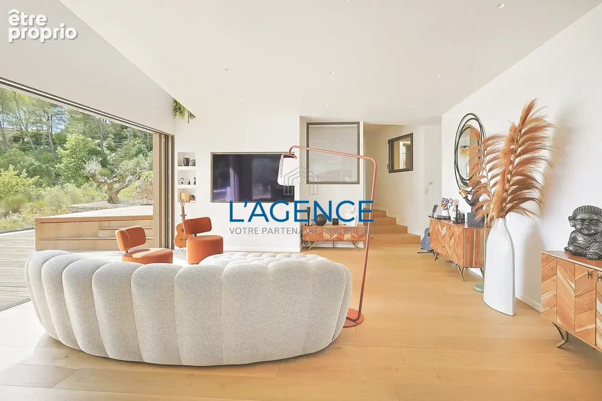 Villa d'architecte  avec VUE MER et piscine en position dominante au calme sans vis - photo 9