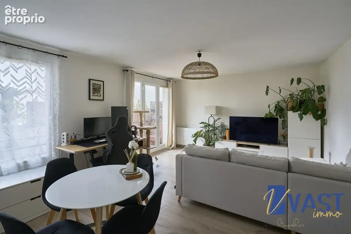 Appartement 3 pièces 70 m² à vendre à Lille (59800) - photo 2