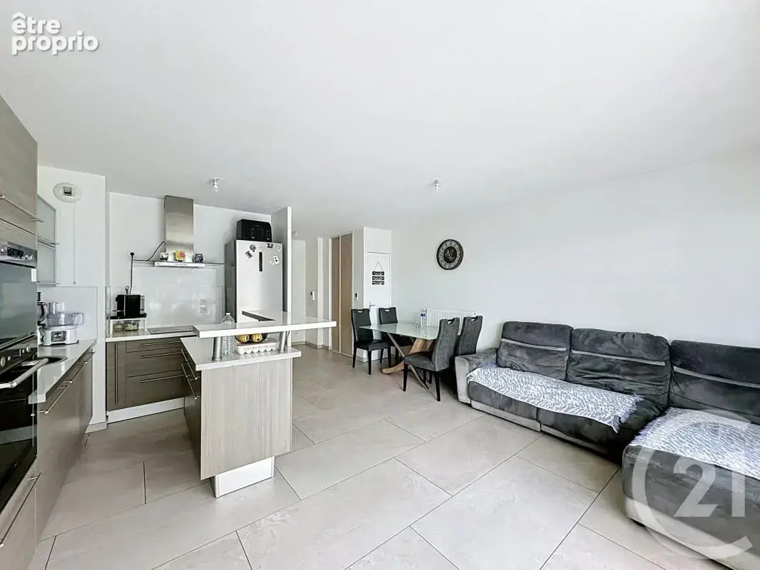 Appartement 74 m² à Saint-Fons  - photo 3