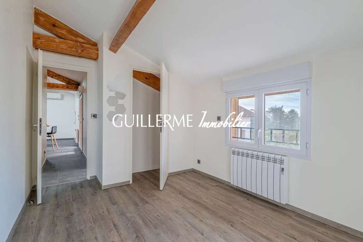 Appartement à GREZIEU-LA-VARENNE