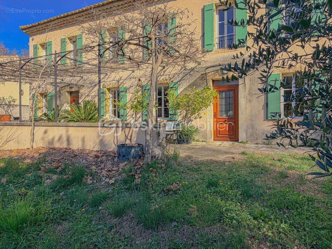 Maison à LE PONTET