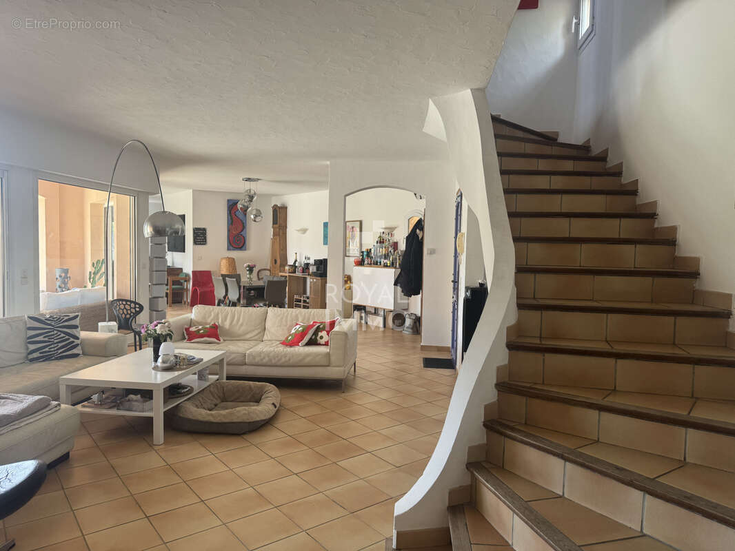Maison à LA CRAU