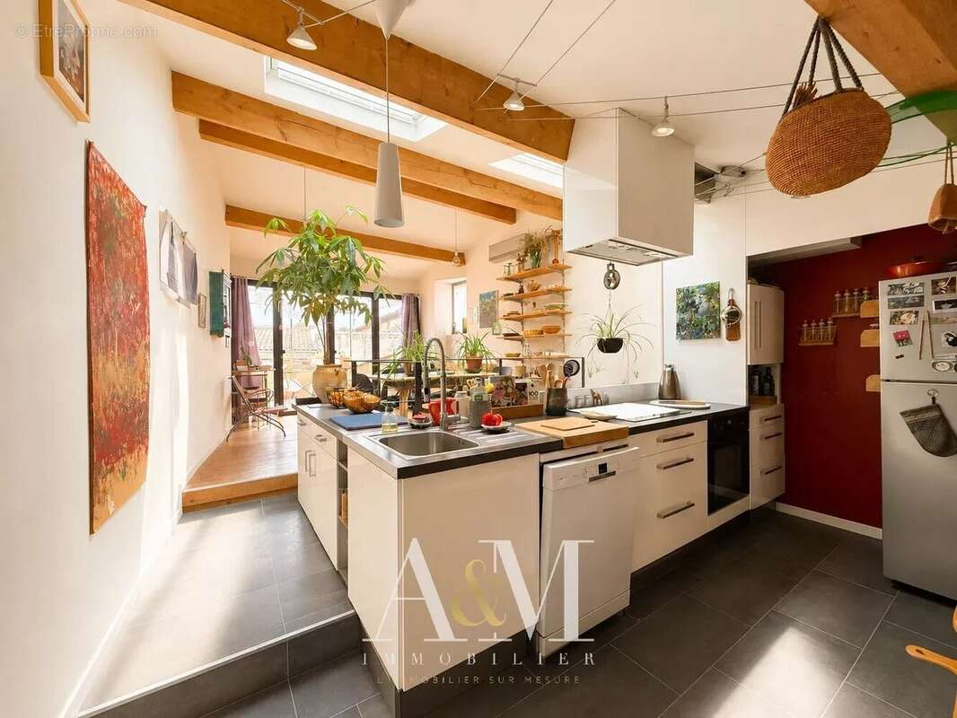 Élégante Maison de Maître en Pierre Restaurée (167 m²) - photo 2