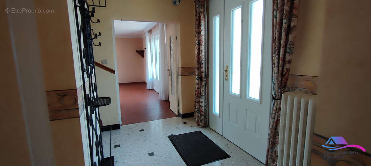 entrée - Maison à LA CHATRE