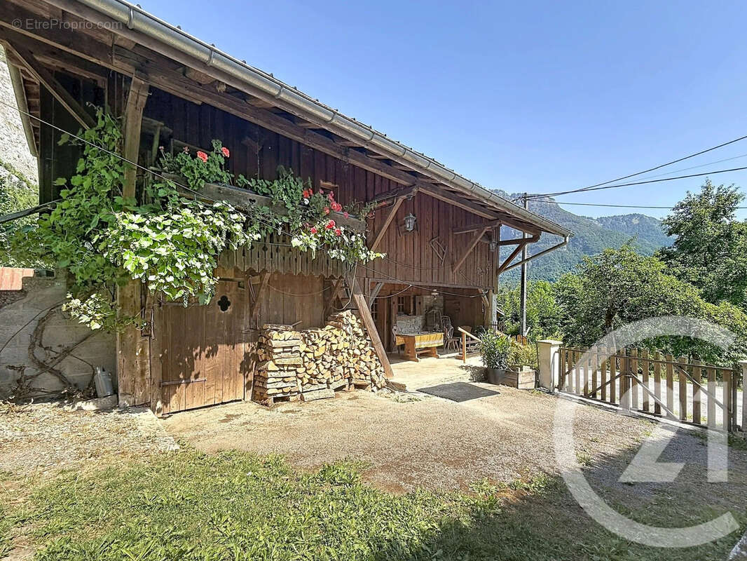 Maison 155 m² à Chatillon-Sur-Cluses  - photo 2