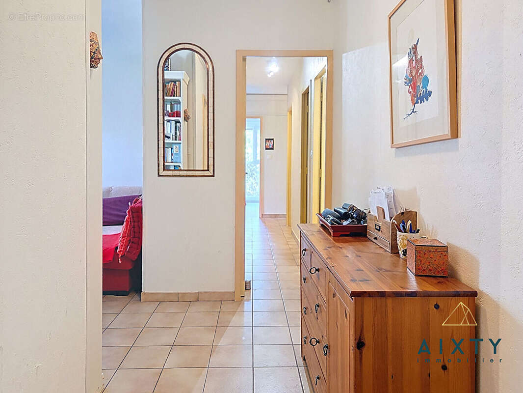 Appartement Marseille 4/5 pièce(s) 94 m2 - 3eme Etage vu dégagée - Balcon + Cave - photo 6