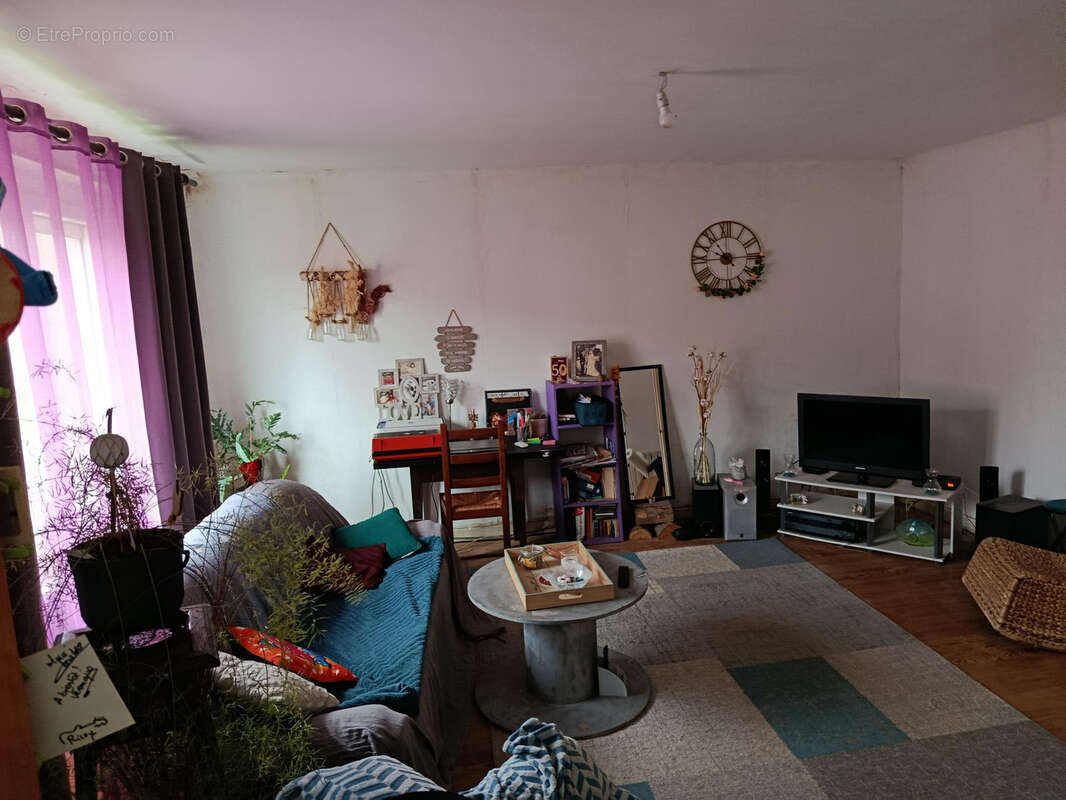 Maison à LINDRE-BASSE