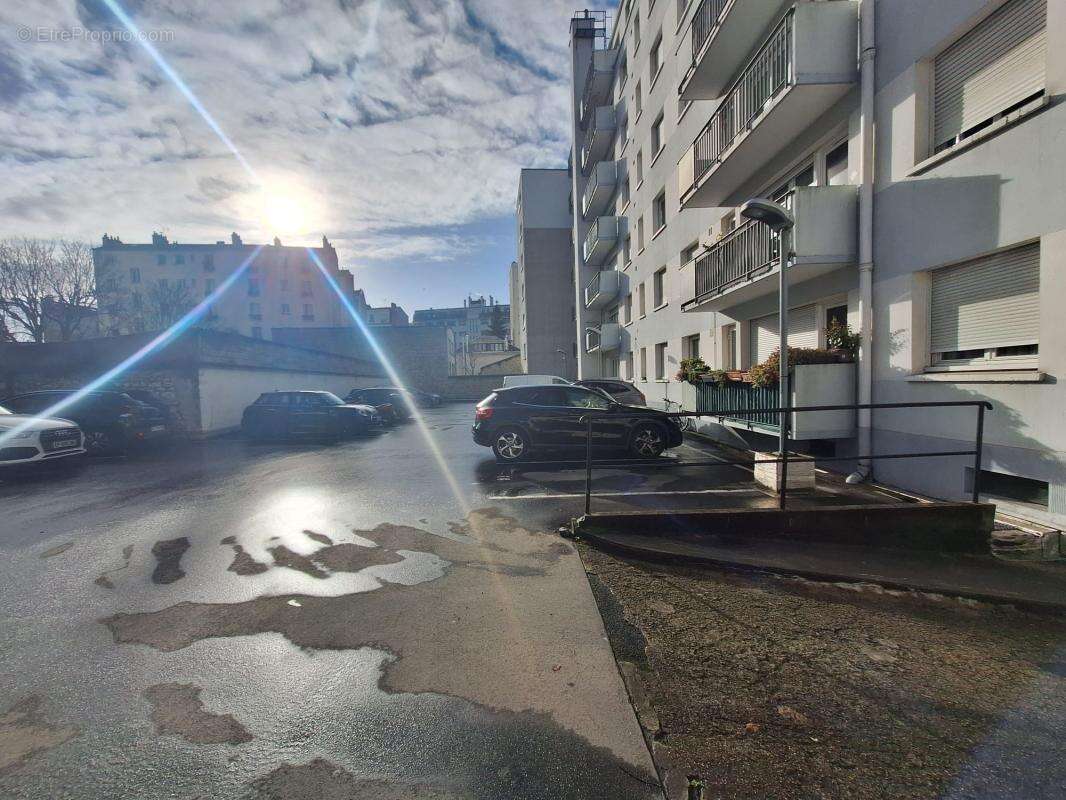 Appartement à COURBEVOIE