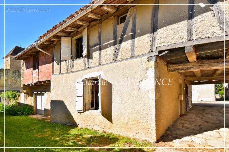 Maison à VIC-FEZENSAC