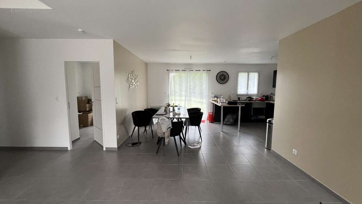 Maison à HORNOY-LE-BOURG