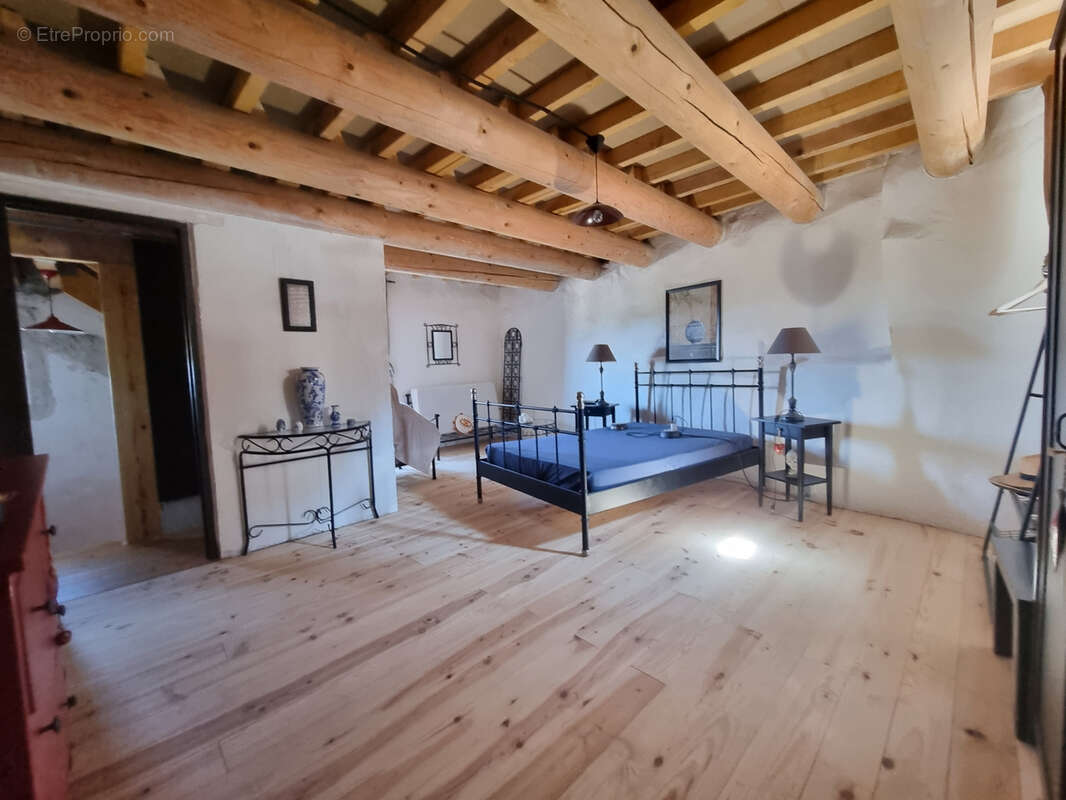 Maison à ARTIGNOSC-SUR-VERDON